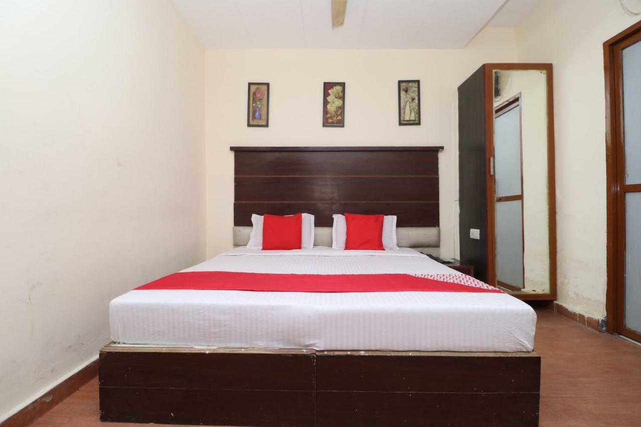 Oyo 29852 Hotel Golden View Abadpura Экстерьер фото