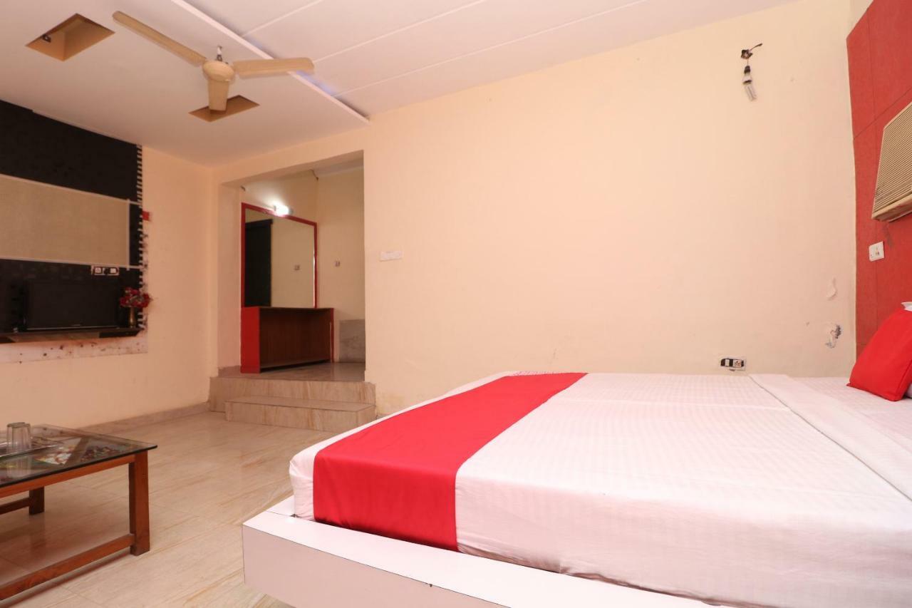 Oyo 29852 Hotel Golden View Abadpura Экстерьер фото