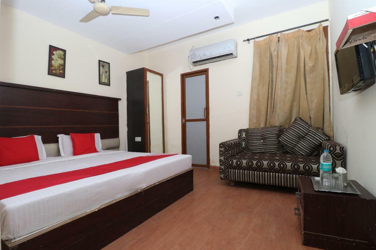 Oyo 29852 Hotel Golden View Abadpura Экстерьер фото