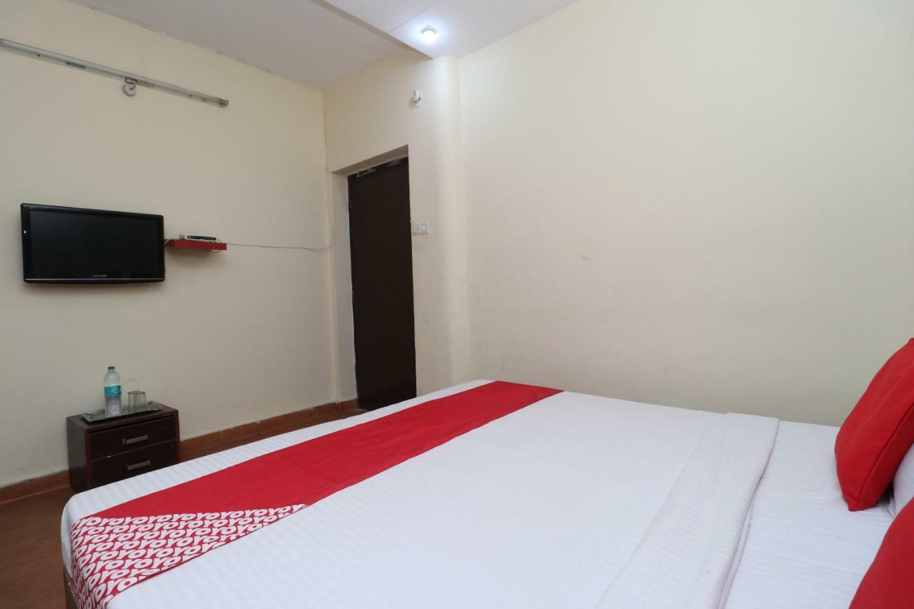 Oyo 29852 Hotel Golden View Abadpura Экстерьер фото