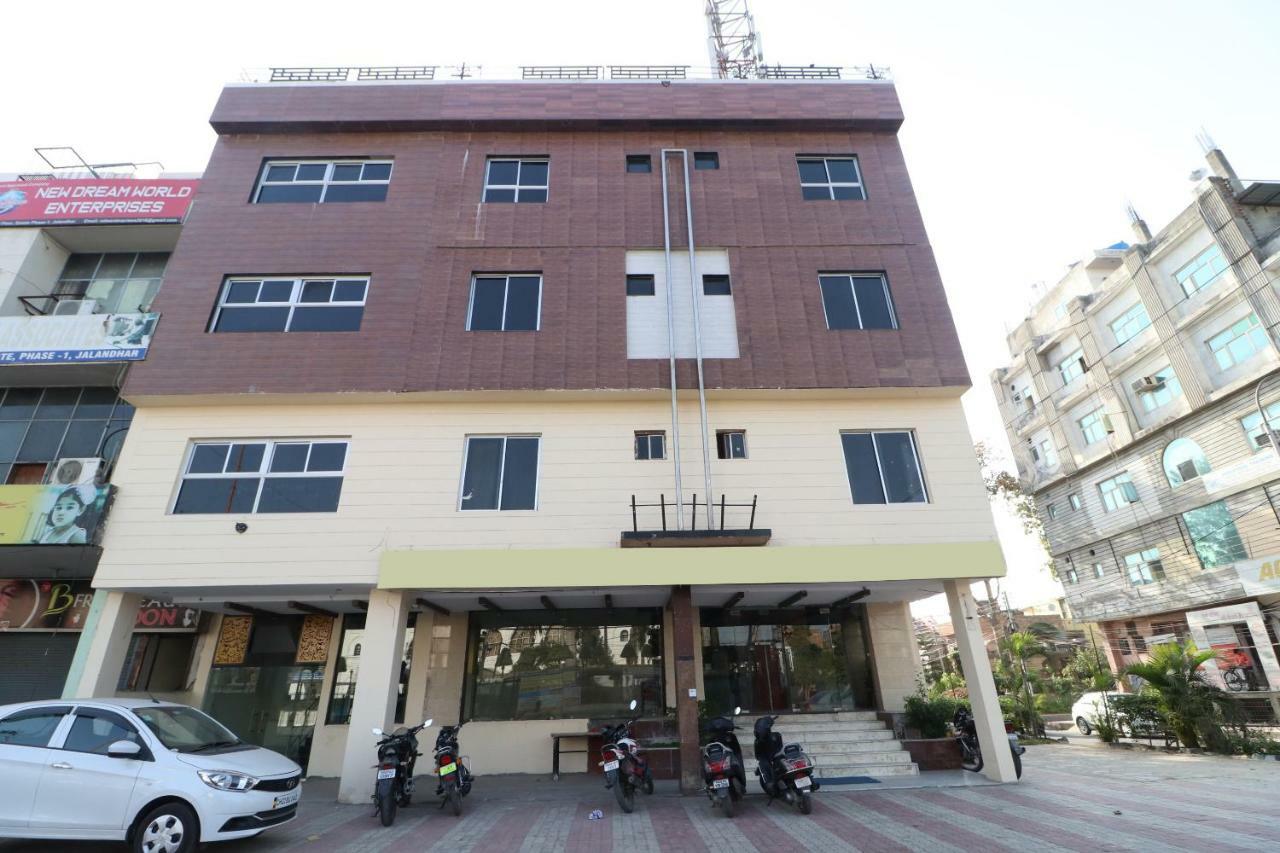 Oyo 29852 Hotel Golden View Abadpura Экстерьер фото
