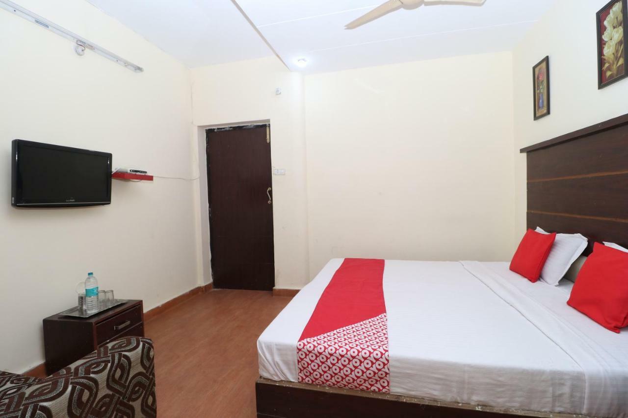 Oyo 29852 Hotel Golden View Abadpura Экстерьер фото