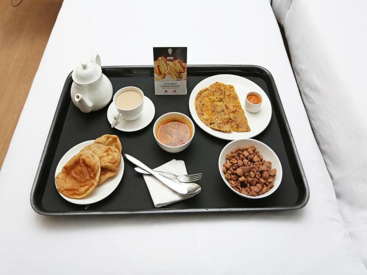 Oyo 29852 Hotel Golden View Abadpura Экстерьер фото