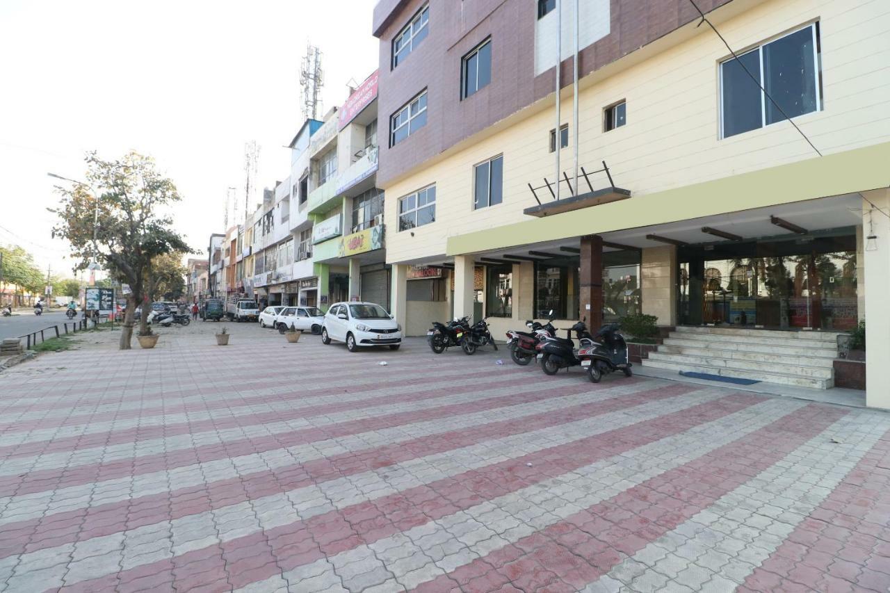 Oyo 29852 Hotel Golden View Abadpura Экстерьер фото