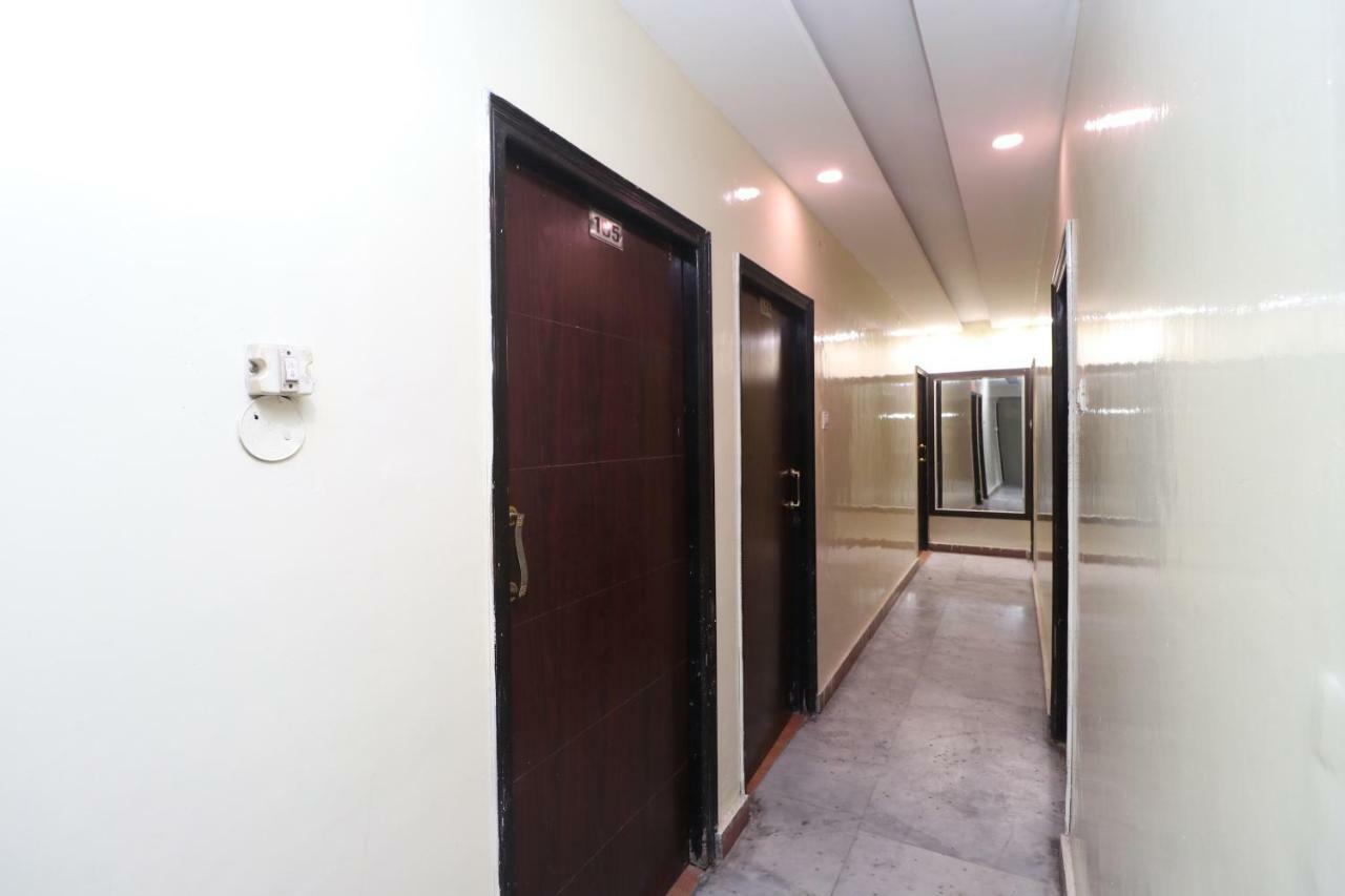 Oyo 29852 Hotel Golden View Abadpura Экстерьер фото
