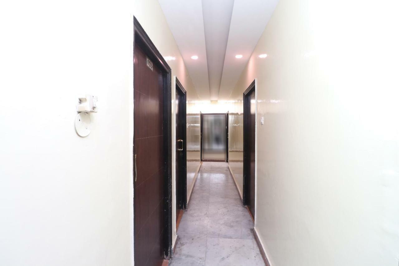Oyo 29852 Hotel Golden View Abadpura Экстерьер фото