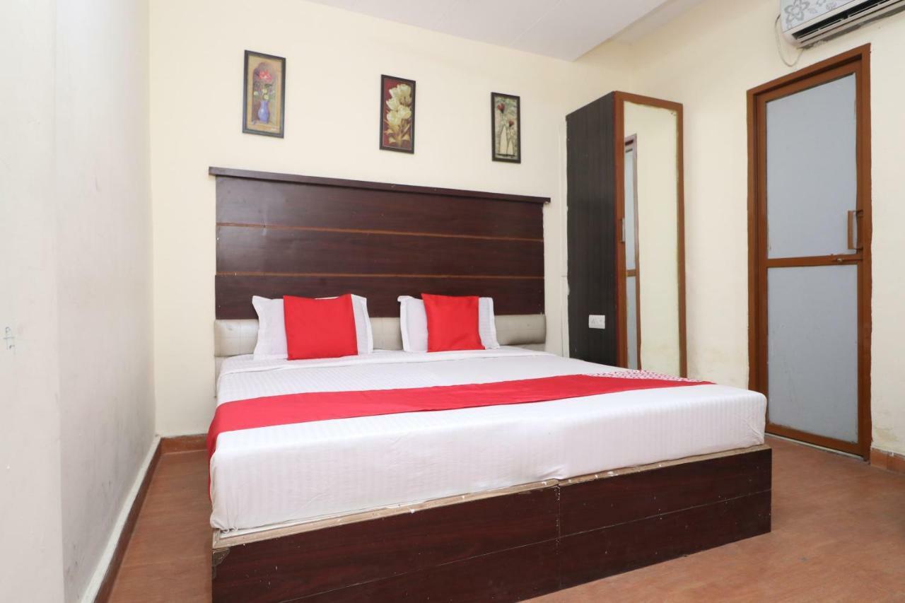Oyo 29852 Hotel Golden View Abadpura Экстерьер фото