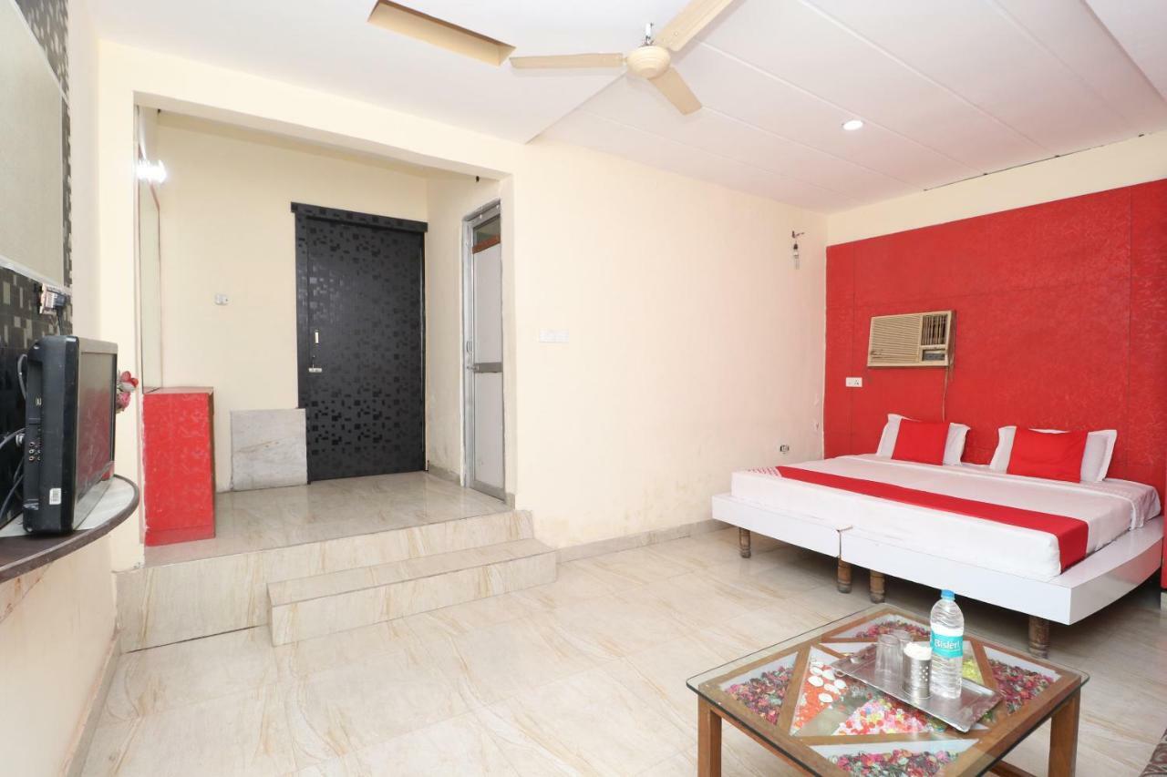 Oyo 29852 Hotel Golden View Abadpura Экстерьер фото
