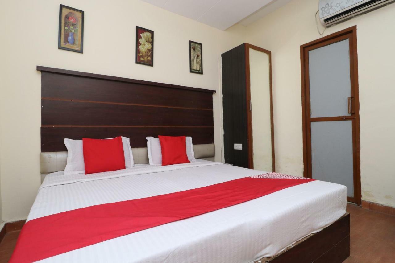 Oyo 29852 Hotel Golden View Abadpura Экстерьер фото