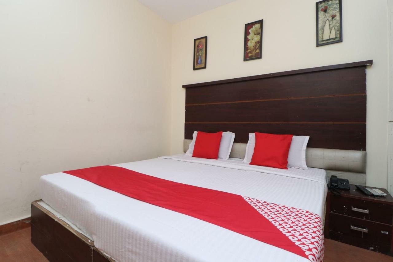 Oyo 29852 Hotel Golden View Abadpura Экстерьер фото